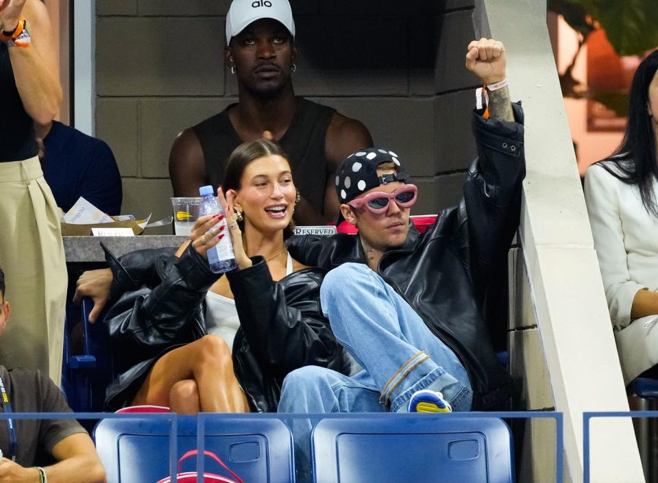 hailey bieber and justin bieber watch basketball game