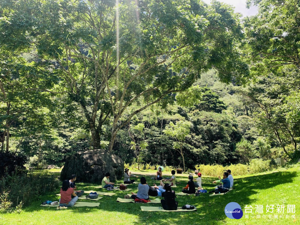 八仙山「聊癒森心」活動，透過芳療瑜珈邁向更健康的自己(八仙山自然教育中心攝)