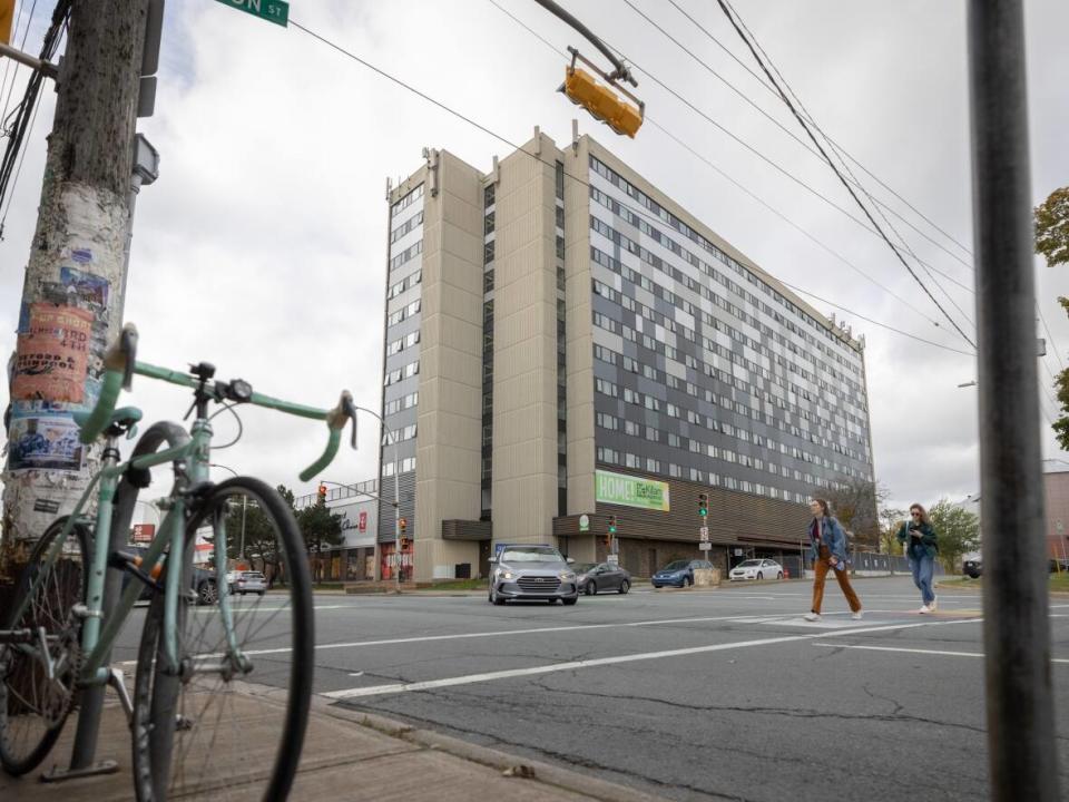 One of Killam's Halifax apartment buildings, located on Quinpool Road. The company owns nearly 6,000 apartment units in Halifax. (Robert Short/CBC - image credit)