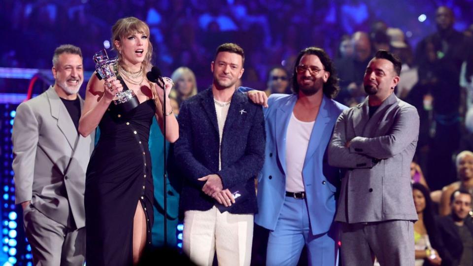 newark, new jersey september 12 l r taylor swift accepts the best pop award for anti hero from joey fatone, lance bass, justin timberlake, jc chasez, and chris kirkpatrick of nsync onstage the 2023 mtv video music awards at prudential center on september 12, 2023 in newark, new jersey photo by theo wargogetty images for mtv