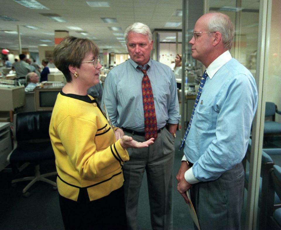 Rolfe Neill looks on as Charlotte Observer editor Jennie Buckner talks with newly appointed publisher Peter Ridder on July 17, 1997. CHRISTOPHER A. RECORD