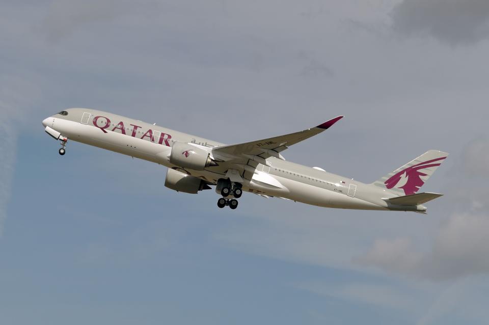 an Airbus A350 of Qatar Airways company after taking off from the Toulouse-Blagnac airport