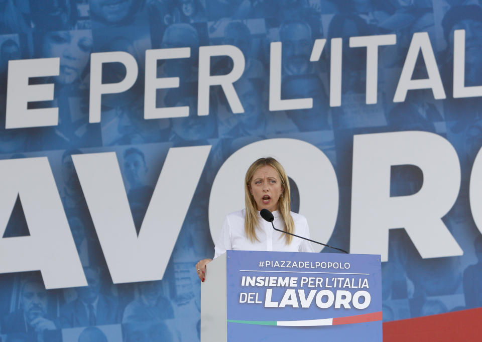 Sul palco di Piazza del Popolo il vicepresidente di Forza Italia, Antonio Tajani, la leader di Fratelli d'Italia, Giorgia Meloni, e Matteo Salvini.