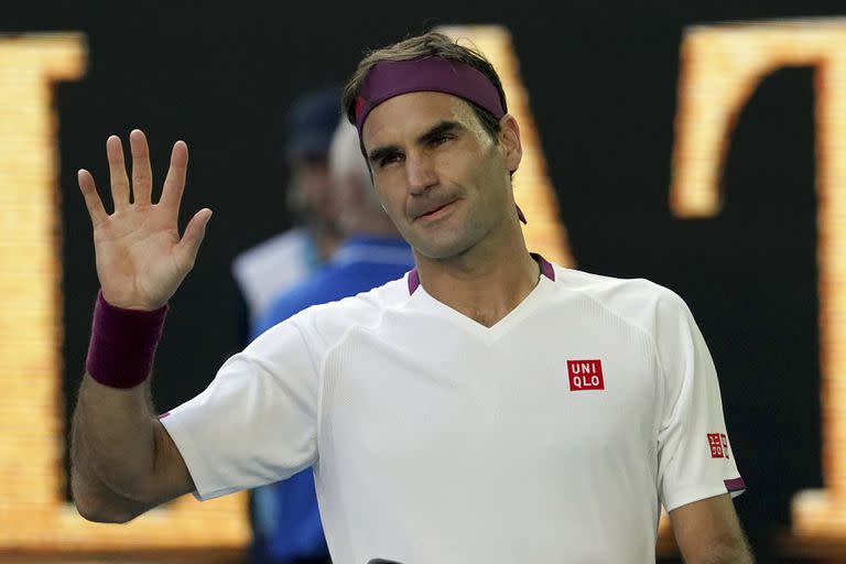  28 de enero de 2020. El suizo Roger Federer saluda después de derrotar a Tennys Sandgren, de los Estados Unidos, en su partido de cuartos de final en el campeonato de tenis del Abierto de Australia en Melbourne, Australia.