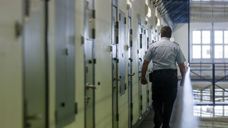 Baden-Württemberg hat alle Besuche in den Haftanstalten vorübergehend untersagt. Foto: dpa