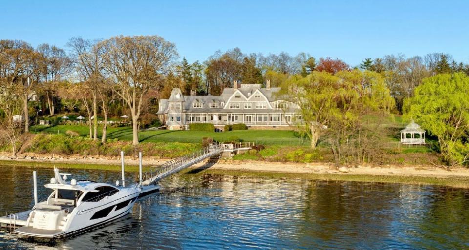 Palm Beach resident and Fox News host Sean Hannity has listed his 6-acre estate on Centre Island in Oyster Bay, New York, for $13.75 million.