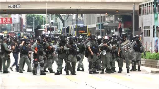 香港警方部署2000名警力反制。（圖／AP影音授權）