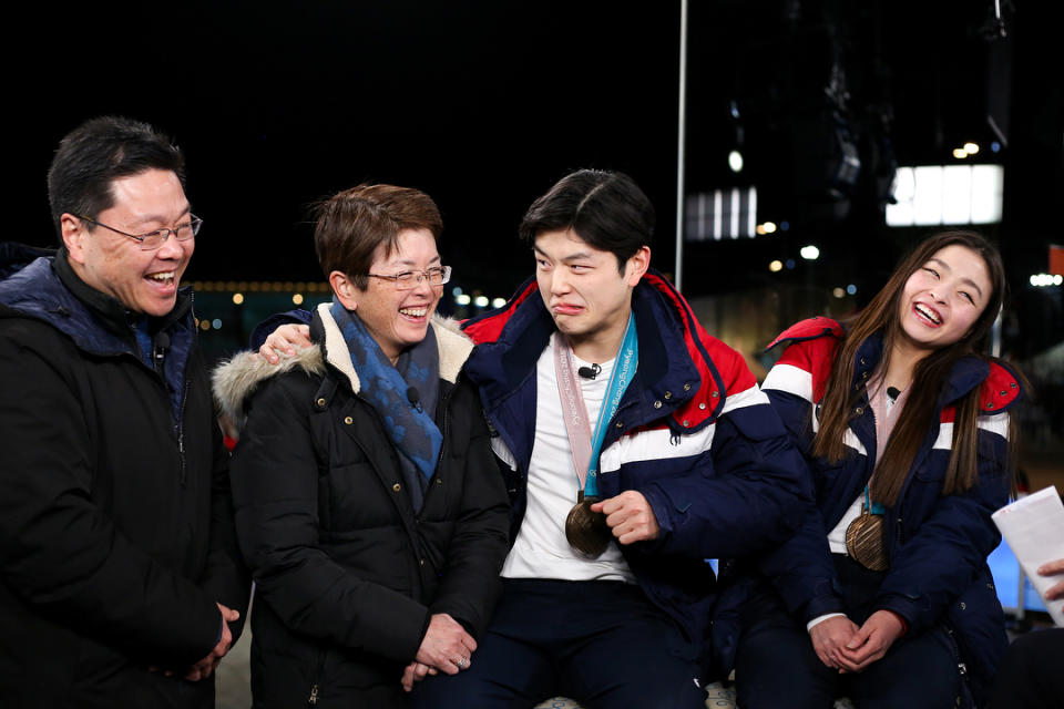 <p>alexshibutani: When someone implies that @maiashibutani might be the favorite child. Photo: @samanthaokazaki @todayshow (Photo via Instagram/alexshibutani) </p>