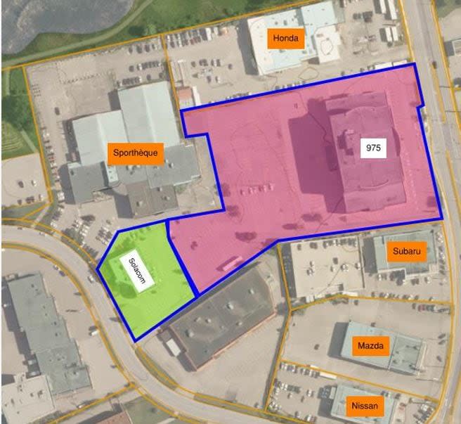 The selected site for the new police headquarters includes these two properties in an industrial park located between boulevard Saint-Joseph on the right, and rue Jean-Proulx on the left.