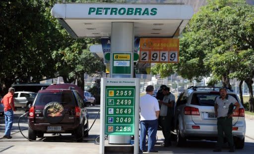 Una estación de gasolina de Petrobras en Rio de Janeiro en agosto de 2012 (AFP/Archivos | Antonio Scorza)