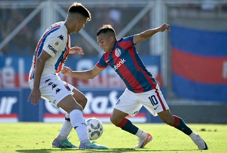 Un enganche de Nahuel Barrios, que viste la camiseta 10 y a los 25 años es uno de futbolistas que más tiempo llevan en San Lorenzo.