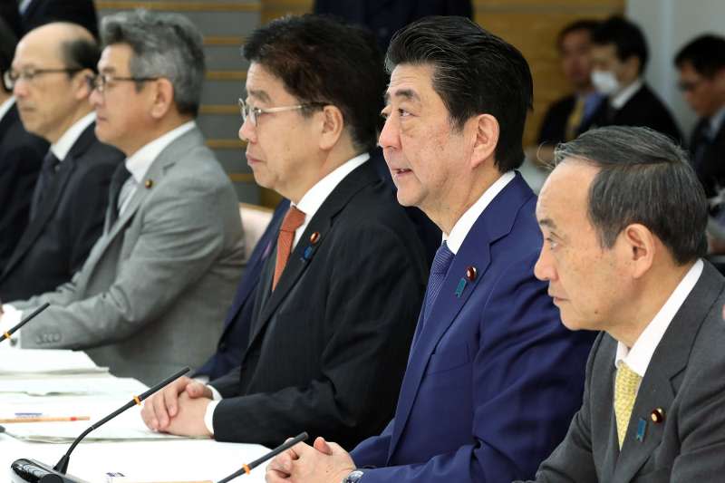 日本首相安倍晉三21日上午在首相官邸召開閣僚會議，討論武漢肺炎的處理對策。（日本首相官邸官網）