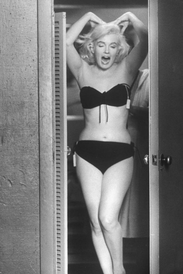 MARILYN MONROE 1950’s bullet bra & shorts b/w 6x10 portrait