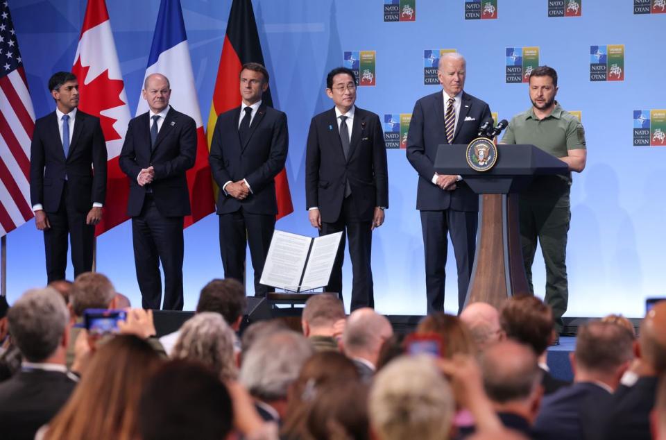 Ukrainian President Volodomyr Zelensky (R) speaks at the announcement of the G7 nations' joint declaration for the support of Ukraine as (from L to R) British Prime Minister Rishi Sunak, German Chancellor Olaf Scholz, French President Emmanuel Macron, Japanese Prime Minister Fumio Kishida and U.S. President Joe Biden look on on July 12, 2023 in Vilnius, Lithuania. The event took place at the 2023 NATO Summit. (Sean Gallup/Getty Images)