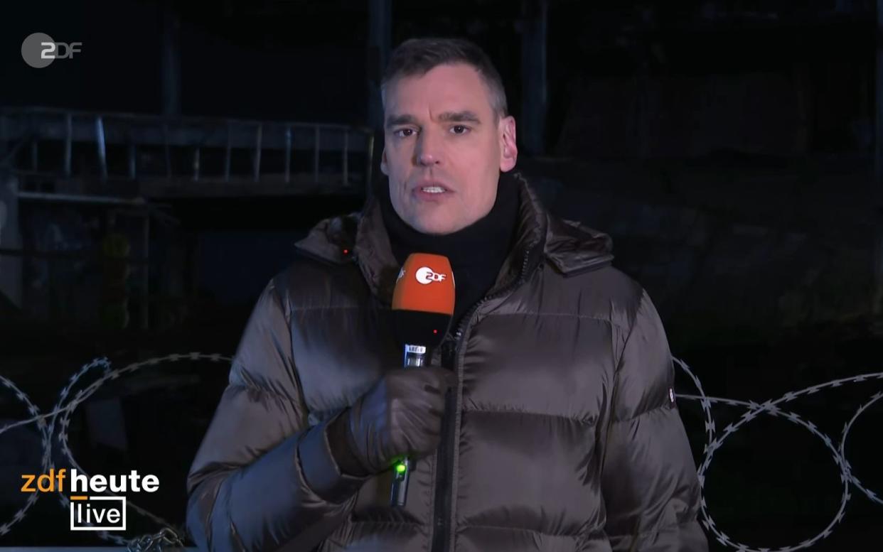 Für seine Schilderungen aus Mariupol erntete der ZDF-Korrespondent in Moskau, Armin Coerper, Kritik. (Bild: ZDF)