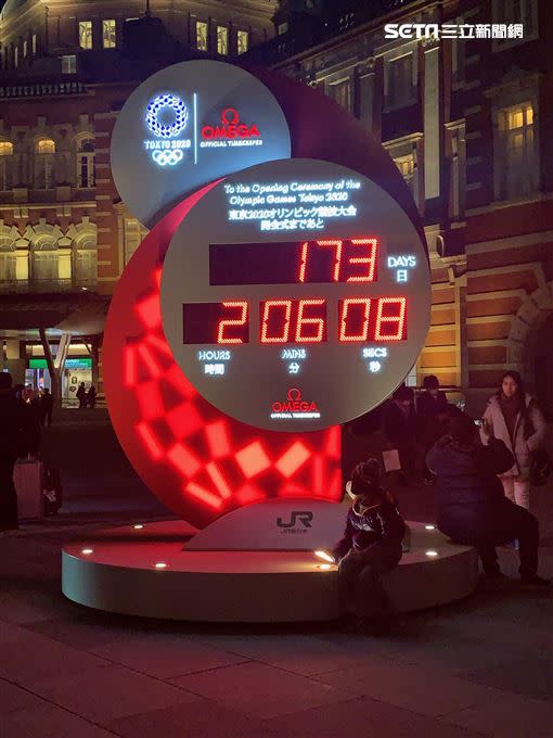  ▲東京車站外放著奧運倒數計時的時鐘。（圖／記者廖俐惠攝影）