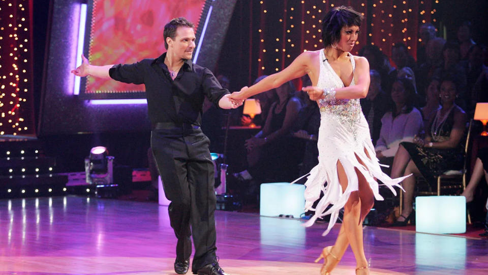 Cherly Burke and Drew Lachey dancing