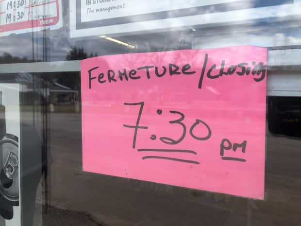 A sign on the window of Chez Renaud in Val-des-Monts, Que., April 14, 2021. It indicates it has to close ahead of the region's 8 p.m. curfew.