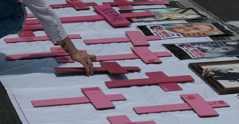 Cruces en protesta por feminicidios