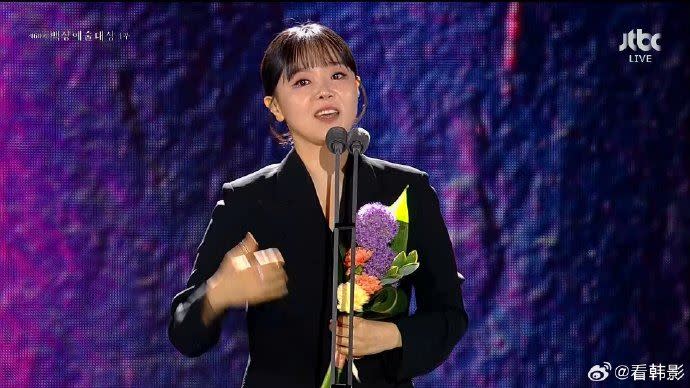 李尚熙憑藉《路基完》拿下電影部門最佳女配角獎。（圖／翻攝自微博）