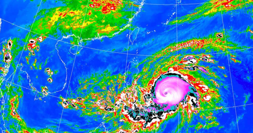 「舒力基」颱風眼清晰。（圖／翻攝自中央氣象局網站）