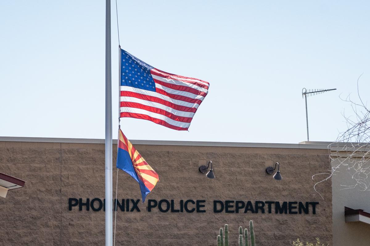 Man accused of shooting a Phoenix police officer now faces premeditated murder charges