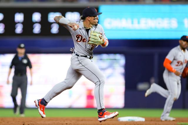 Javier Baez crushes first homer since signing with Detroit Tigers