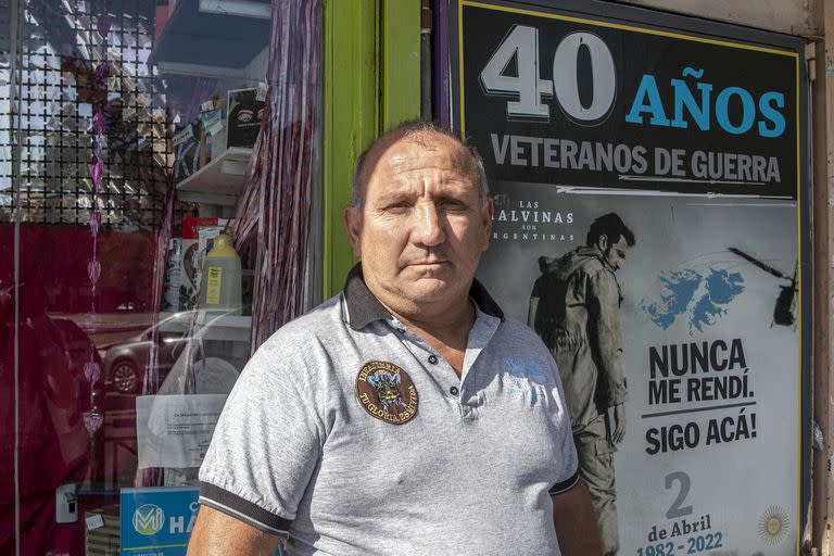 Julio Pedro Vázquez, en una de sus perfumerías de Ituzaingó y con el recuerdo siempre presente de Malvinas