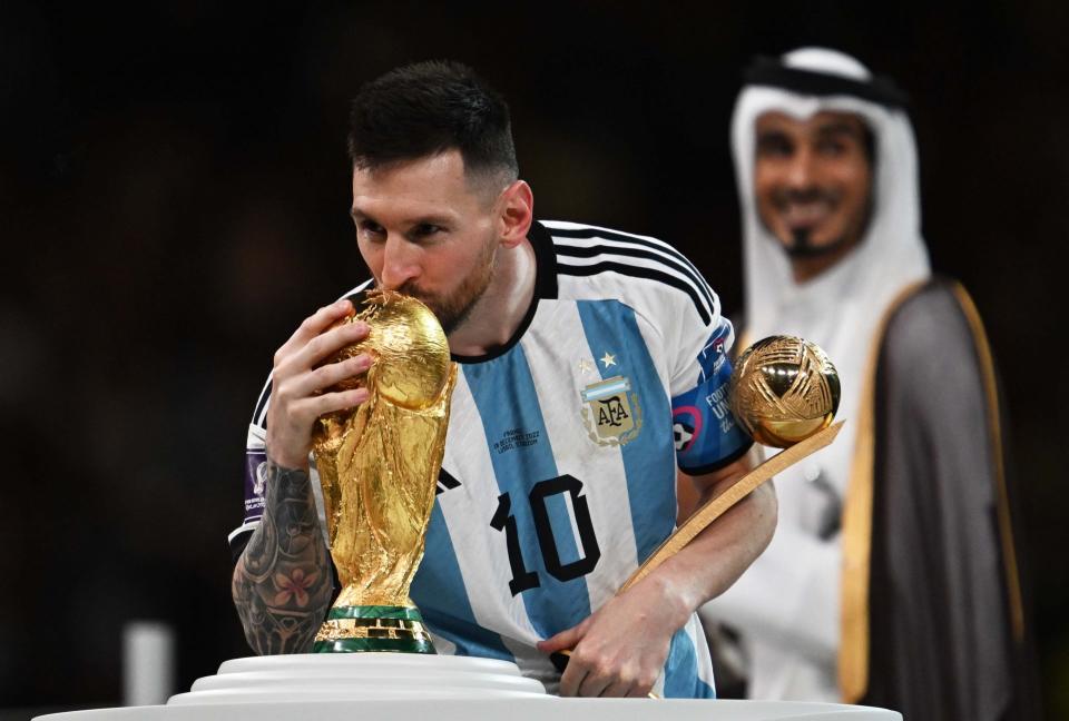 Messi, Beso a la Copa