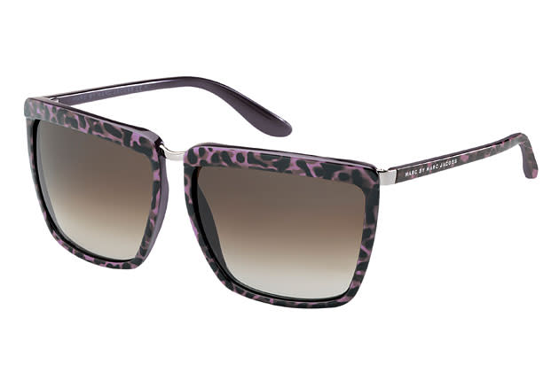 Horn in strenger, eher maskuliner Form. Von Marc by Marc Jacobs, um 135 Euro.