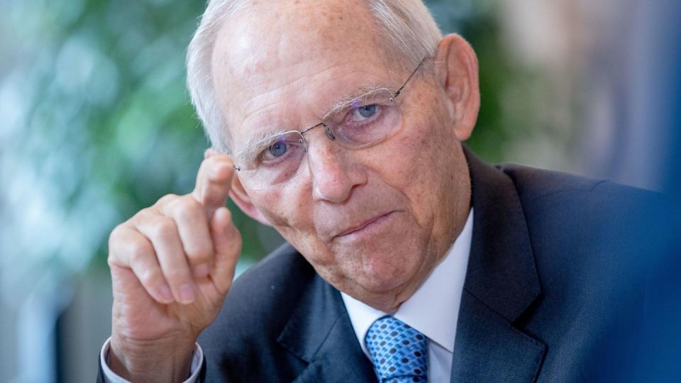 Wolfgang Schäuble (CDU), Bundestagspräsident, sieht keine Benachteiligung mehr für Frauen in der heutigen Politik. (Bild: dpa)