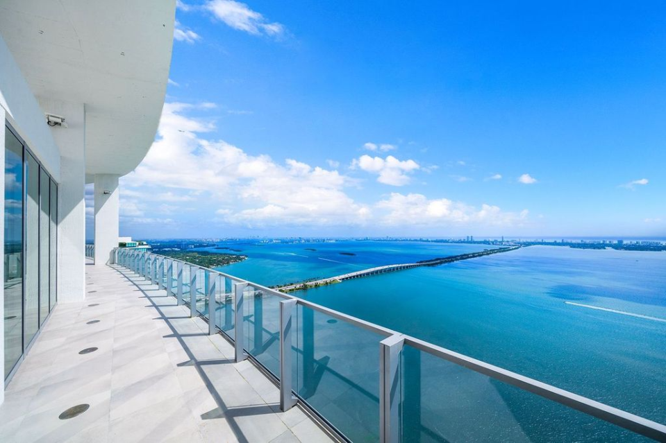 Penthouse 5102 offers waterfront views. Luxhunters