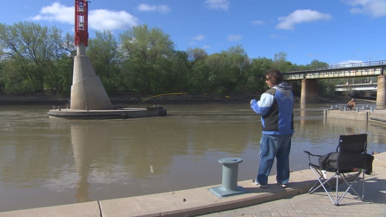 Manitoba rivers feed 400M pieces of microplastic into Lake Winnipeg every year