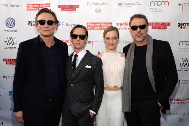 PACIFIC PALISADES, CALIFORNIA - FEBRUARY 23: (L-R) Oliver Masucci, Tom Schilling, Saskia Rosendahl and Sebastian Koch attend the German Oscar reception at The Villa Aurora on February 23, 2019 in Pacific Palisades, California. (Photo by Andrew Toth/Getty Images)