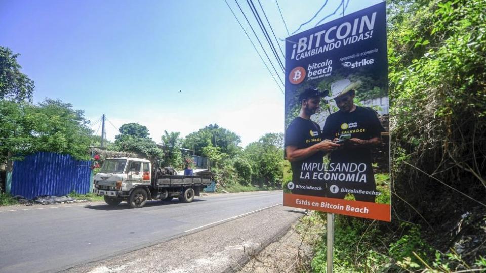 Cartel de bitcoin en El Salvador