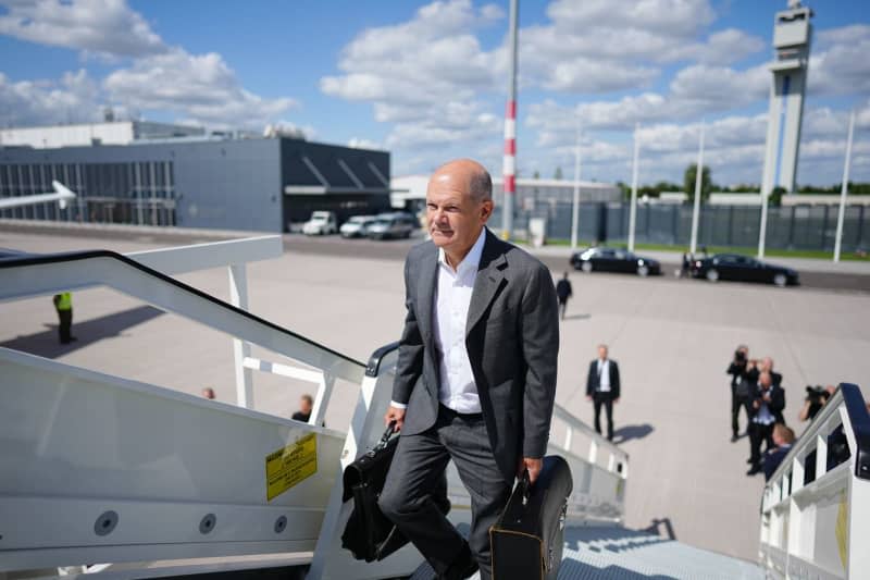 German Chancellor Olaf Scholz walks to the Air Force Airbus at the military section of BER Berlin Brandenburg Airport for the flight to the Republic of Moldova. Kay Nietfeld/dpa