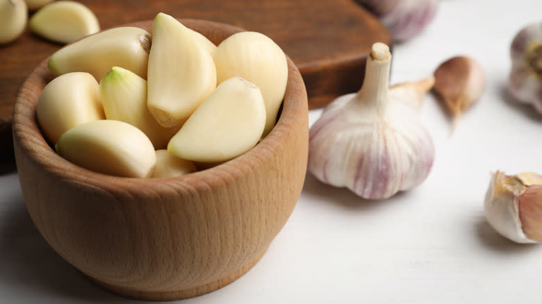 peeled garlic cloves in bowl