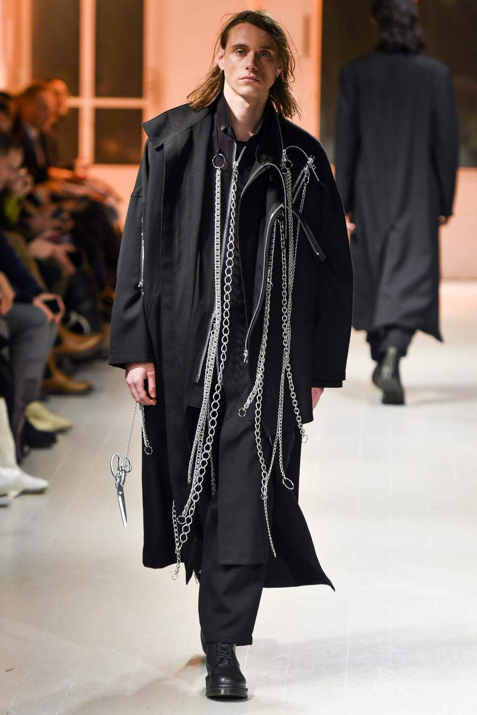 <h1 class="title">Yohji Yamamoto : Runway - Paris Fashion Week - Menswear F/W 2020-2021</h1><cite class="credit">Victor VIRGILE</cite>