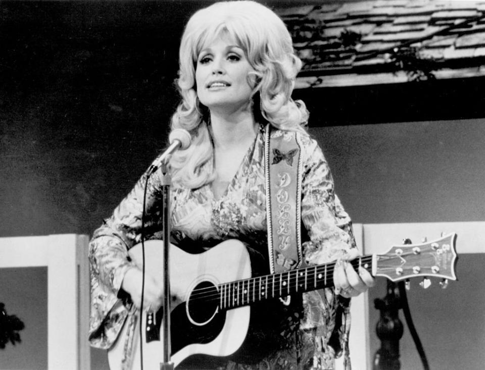 1974 country singer dolly parton performs onstage with an acoustic guitar in circa 1974 photo by michael ochs archivesgetty images