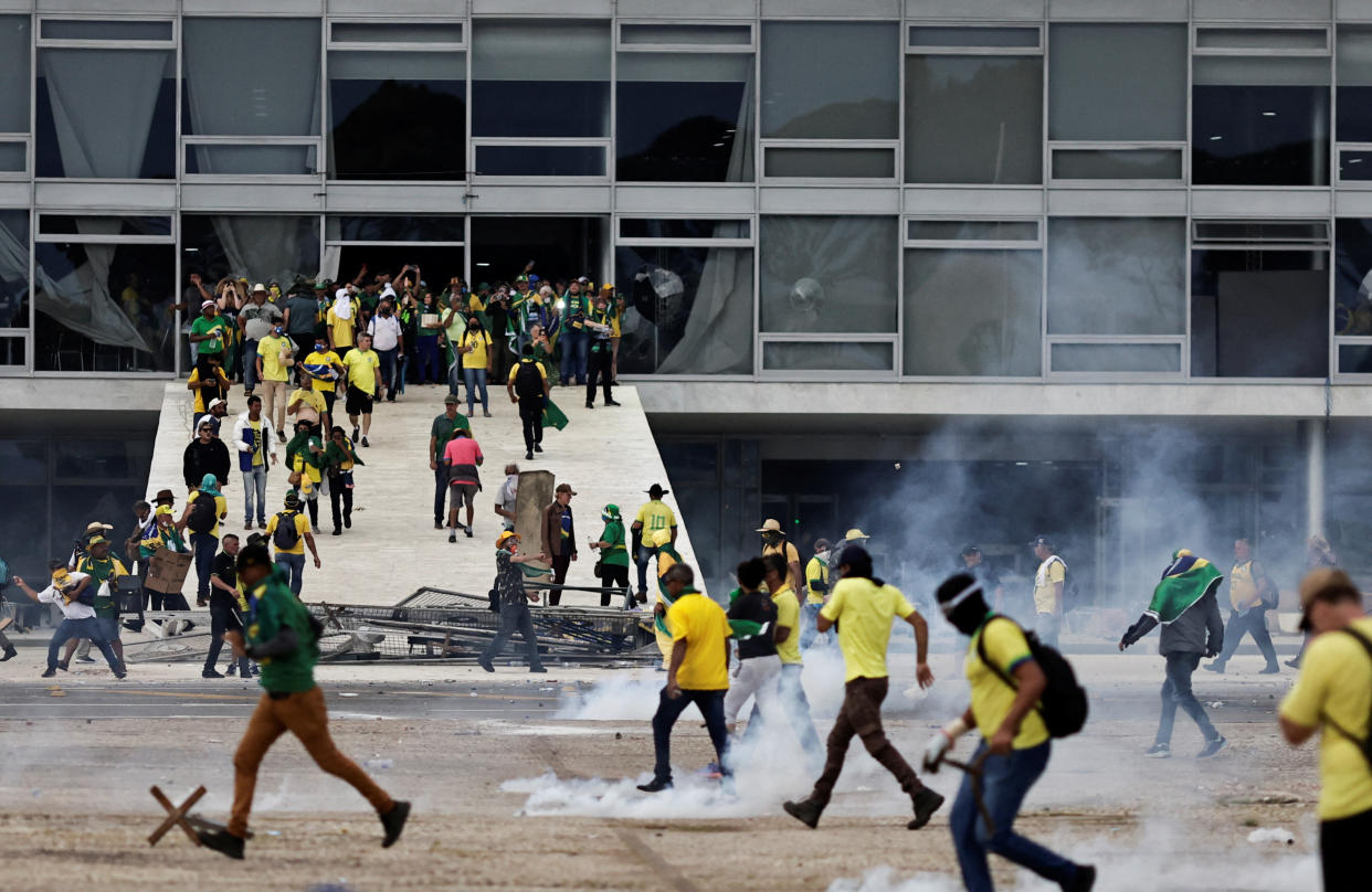 Supporters of Brazil's former President Jair Bolsonaro demonstrate against President Luiz Inacio Lula da Silva, outside Planalto Palace in Brasilia, Brazil, January 8, 2023. (Ueslei Marcelino/Reuters)