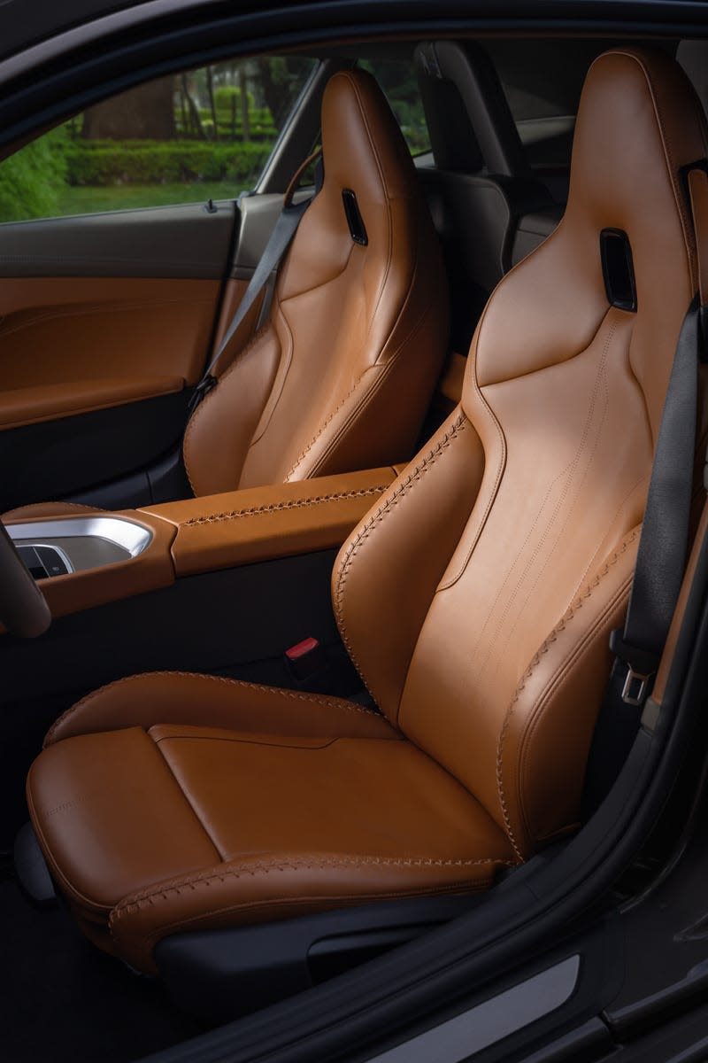 The front seats of the BMW shooting brake concept in brown leather with baseball-style stitching at the seams.