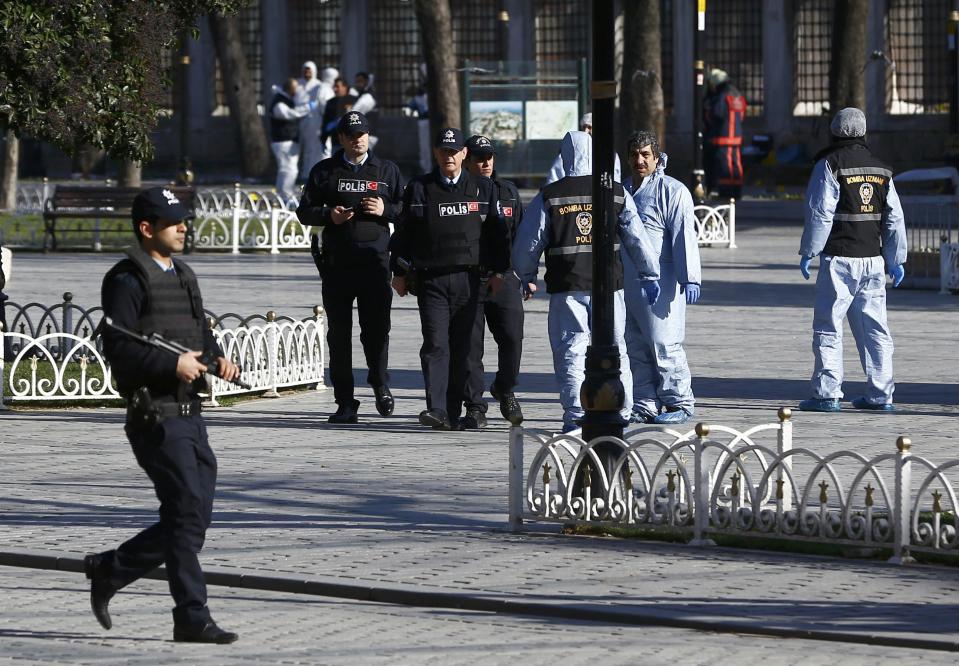 Deadly suicide bomb blast in Istanbul, Turkey