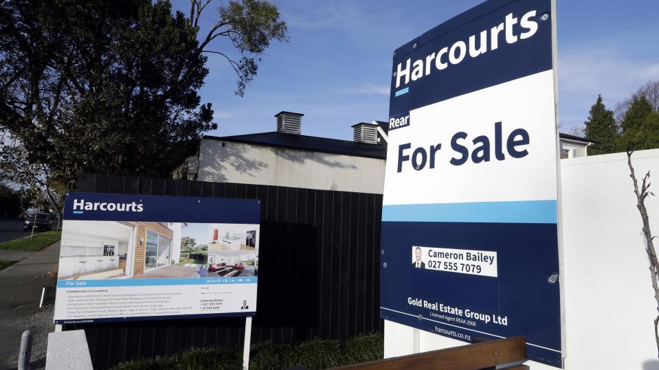 New Zealand bans foreigners from buying homes