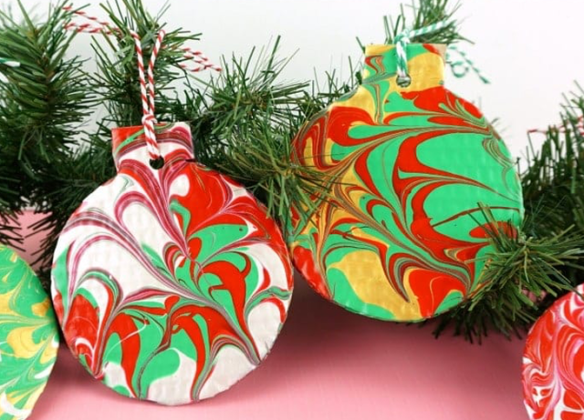 31 Christmas Crafts for Toddlers That They Can Actually Do