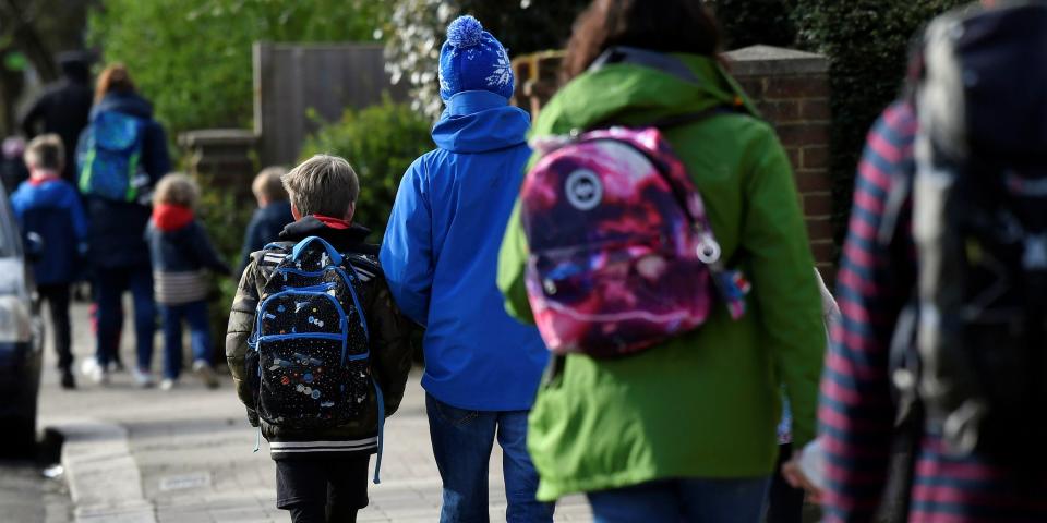 FILE PHOTO: Parents walk their children to school on the last day before their official closure, as the spread of the coronavirus disease (COVID-19) continues, in West London, Britain, March 20, 2020. REUTERS/Toby Melville 