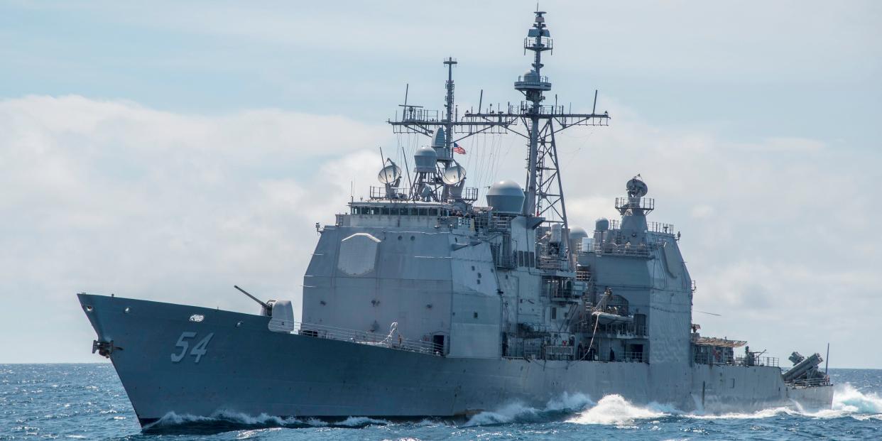 Ticonderoga-class guided-missile cruiser USS Antietam (CG 54) sails in the South China Sea.