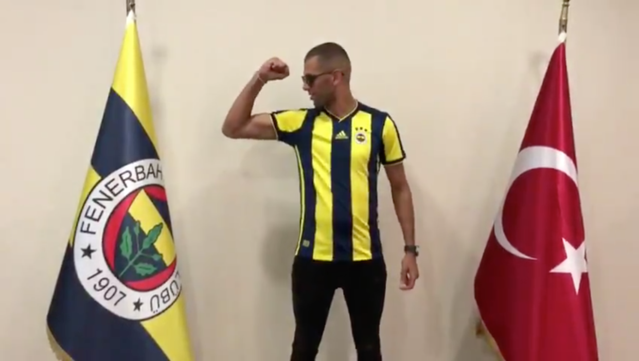 La presentación de Islam Slimani en Turquía ha dado mucho que hablar en las redes sociales. | Foto: Twitter