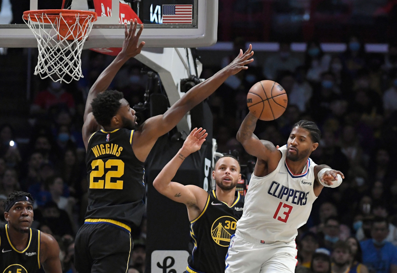 LOS ANGELES, CA - NOVEMBER 28: Paul George #13 of the Los Angeles Clippers passes under pressure.