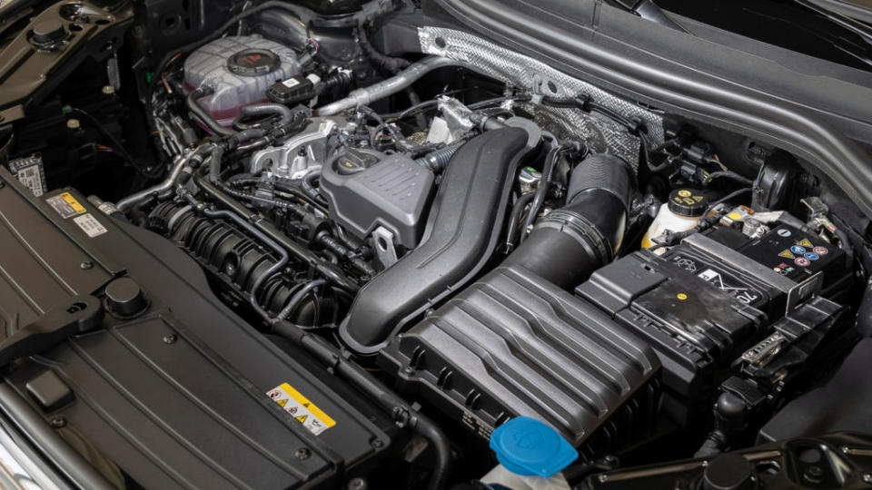 新一代Tiguan光汽油引擎就有2種輸出的2.0 TSI引擎與整合48V輕油電系統的1.5 eTSI動力選擇。(圖片來源/ Volkswagen)