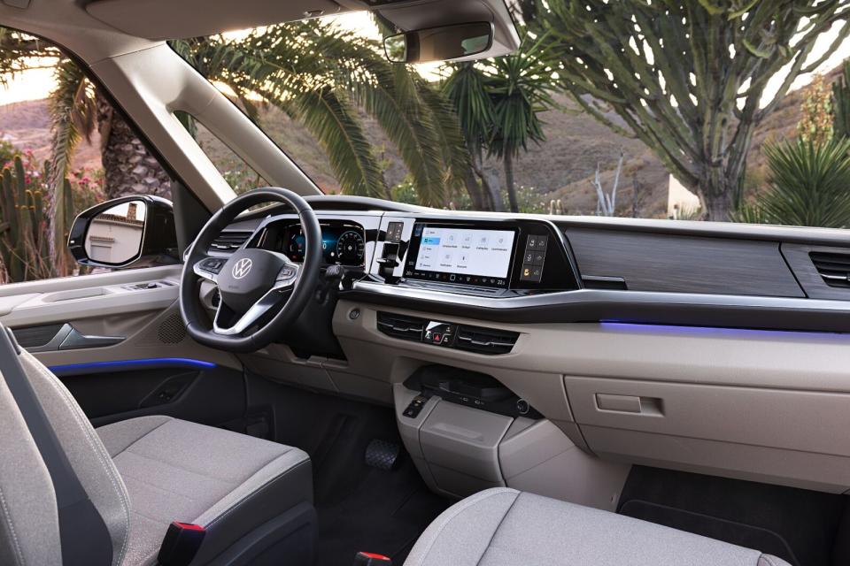 內裝鋪陳全面跟隨Volkswagen新世代乘用車系的數位化風潮，豪華質感也更上層樓。